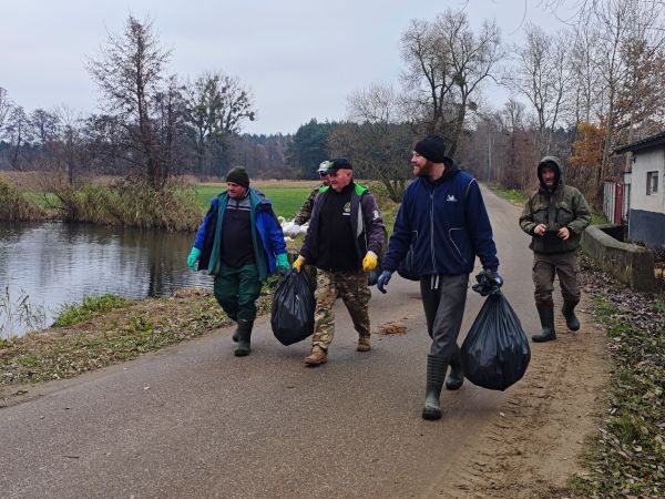 Informacja - sprzątanie rzeki